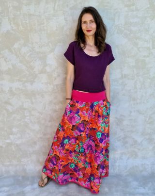 Mám tu jeden originál 🥰 Jeden jediný kousek ve velikosti M a délce 100 cm. Představuji si, že sukně bude sedět nějaké...