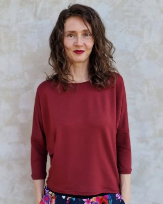 Konečně jsem vám na e-shop nahrála 😍MIKČU😍. Bude se vám dobře kombinovat jak k jednobarevným, tak k vzorovaným kouskům 🥰...